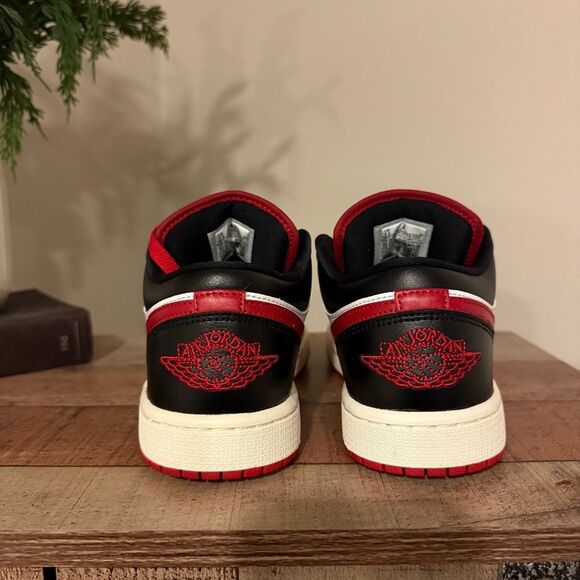 NWOB Air Jordan 1 Low - Picture 4 of 6